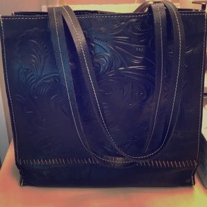 Patricia Nash black leather shoulder bag 👜
